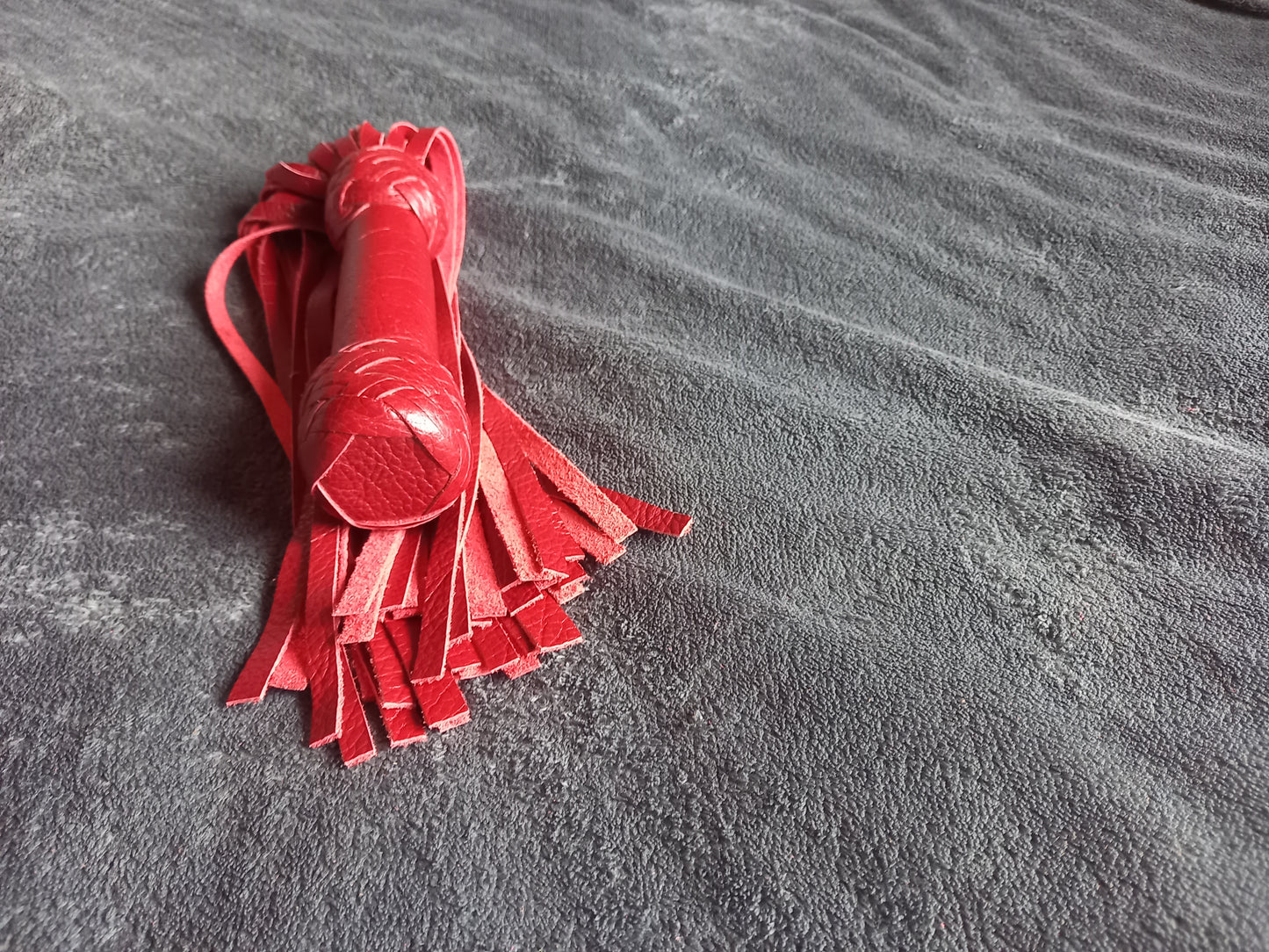 La grande main rouge
